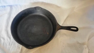 Vintage Wagner Ware SIDNEY-O-No. 8 Cast Iron Skillet 1058 M - Picture 1 of 12
