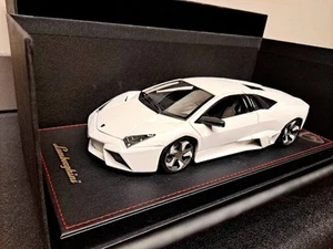 1/18 Lamborghini Reventon aufgerüstet mit individueller Vitrine - Bild 1 von 17