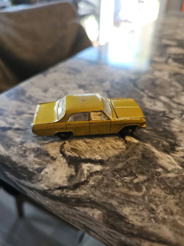 1966 Vintage Lesney Opel Diplomat Series No. 36 Gold Matchbox Die-cast Car - Imagem 1 de 3