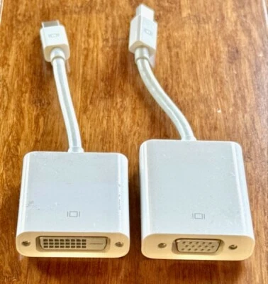 Set of 2 Genuine Apple Mini DisplayPort Adapters, to DVI A1305 and to VGA A1307 - Image 1 of 4