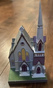 Lefton Victoria Queen’s Collection ST. MARY'S Church RETIRED 1995 No. 10548 - Picture 1 of 5