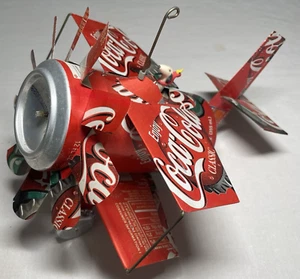 Vintage Coca Cola aereo biplano folkart statuine oggetti da collezione lattina art soda - Foto 1 di 16