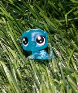 Littlest Pet Shop Series 4 Mini Frosted Wonderland Otter 2019 RARE! - Picture 1 of 2