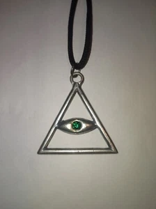 COLLANA CIONDOLO METALLO TRIANGOLO TRIADE CON OCCHIO verdeC116 - Imagen 1 de 2