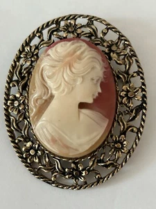 Spilla cammeo BOUTIQUE anni '20 spilla finto corallo tono oro anticato coda di cavallo. 2 pollici - Foto 1 di 5