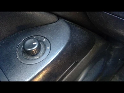 Interruptor de puerta delantera del conductor estilo clásico para conductor 11-17 COMPASS 157666 Foto 1 de 4