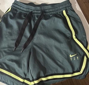 Nike Crossover Woman’s Basketball Shorts Size Xs green, and black - Picture 1 of 7