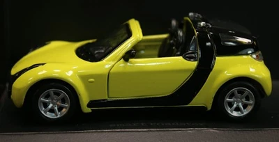 Smart Roadster Coupe 1:43 Car Diecast Smart promo Yellow - Image 1 of 4