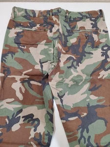 J.Crew Men's 32W x 30L - NWT$59 - 770 Straight Camo Chino Pants - Picture 1 of 3
