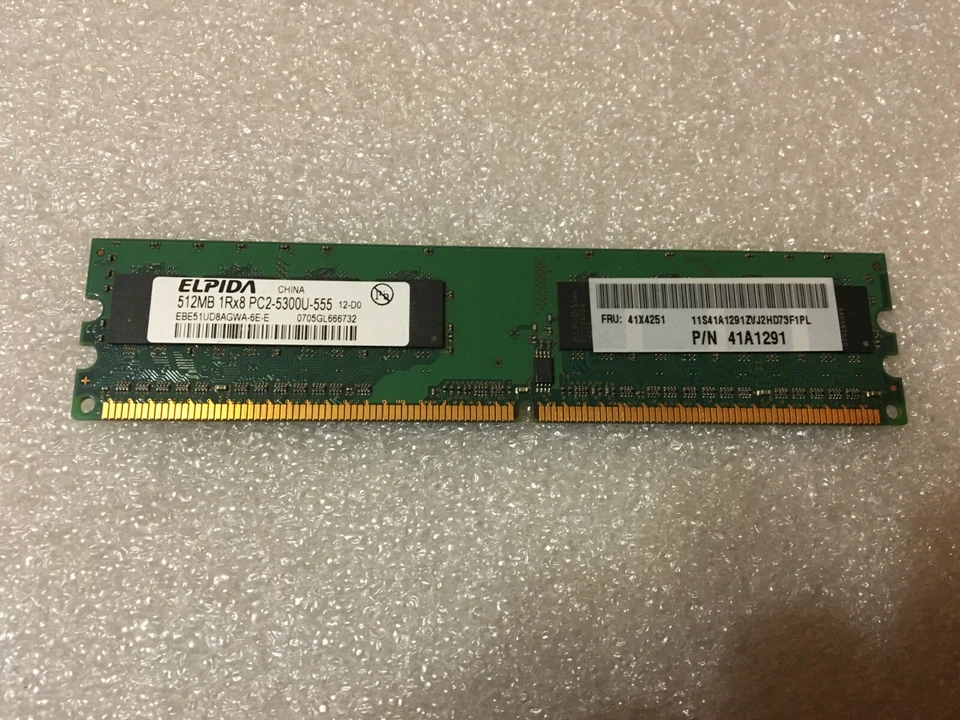 Memoria DDR2 EBE51UD8AGWA-6E-E Elpida 512MB PC2-5300 667MHz CL5 240-Pin - Immagine 1 di 1