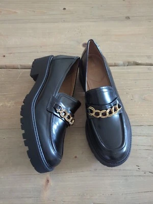 Mocasín Sam Edelman Taelor Suela Oro Detalle Cadena Grueso Brillante Negro 9 Nuevo Foto 1 de 4