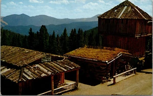Vintage Frontier Town Montana MT Ma Jones Storefront Gefängnis Blockhaus unbenutzte Postkarte - Bild 1 von 2