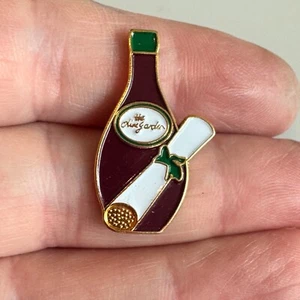 Vtg Olive Garden Wine Bottle & Diploma Scroll Enamel Pin – Employee Training - Picture 1 of 3