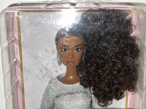 Naturalistas Paige 11,5 Modepuppe und Accessoires BRANDNEU - Bild 1 von 2