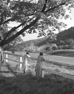 Connecticut Park Girls Watch Roller Coaster 8x10 Reprint Of Photo - Picture 1 of 1
