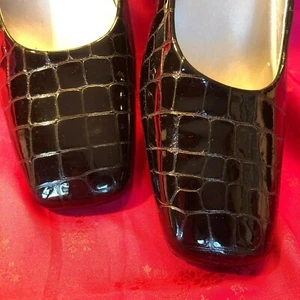Ladies Caress 6M black leather alligator pattern block heel pumps - Picture 1 of 9