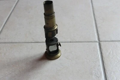 petit microscope ancien en laiton dans son jus - Photo 1/4
