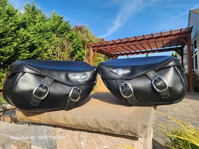 HARLEY DAVIDSON FATBOY SADDLEBAGS 90320-00D - Image 1 of 4