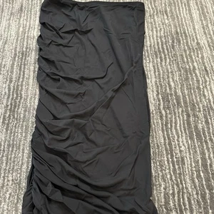 Little Black Skirt Small Ruched Sides Midi Cocktail Party Lined Forever 21 EUC - Picture 1 of 8