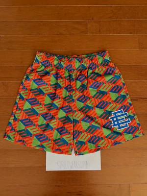 AUTÊNTICO Bermuda Básica Eric Emanuel EE - Tamanhos P-2XL *Cores RARAS* Envio no Mesmo Dia! - Imagem 1 de 4