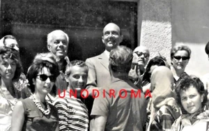 1962 RE UMBERTO II SAVOIA con CROCIERISTI COSTA FRANCA C a CASCAIS FOTO ORIGINAL - Imagen 1 de 3