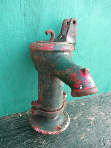Antique Cast Iron Hand WATER PUMP Has Old Finish 14" high GREAT For DECORATION Cover
