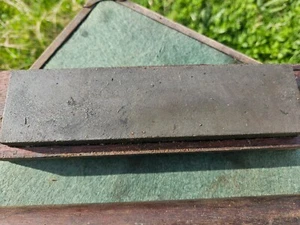 oil stone in wooden box - Picture 1 of 8