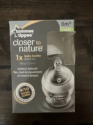 Botella Tommee Tippee Closer to Nature 5 oz, pezón de flujo lento de 0 m Foto 1 de 4