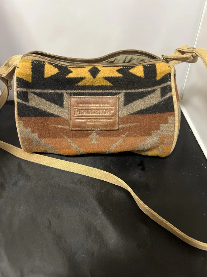 Bolso Bandolera de Lana Pendleton Parche de Cuero Patrón Azteca del Suroeste Foto 1 de 4