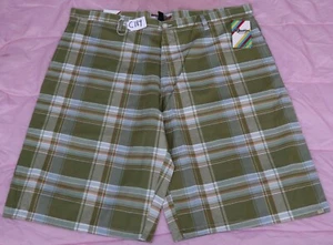 BROOKLYN XPRESS MEN'S FLAT FRONT SHORTS. SIZE - W46 X L15. TAG NO. C189 - Picture 1 of 2