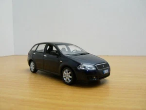 FIAT CROMA break bleu nuit 1/43 - Photo 1/7