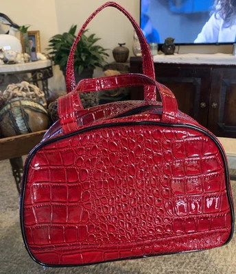 Nuevo de Lote Antiguo Elizabeth Arden Rojo Bolso de Mano 12"X8" Imitación Cocodrilo Grande VIAJES Foto 1 de 4