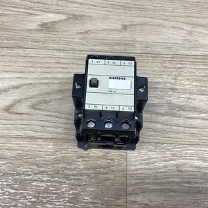 SIEMENS 3TB44 CONTACTOR #820PT156*CO - Picture 1 of 7