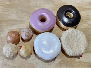 8 REALISTIC PLAY FOOD PROP VINILE 1987 MTC FROSTED DUNKIN’ DONUTS 🍩 - Foto 1 di 8