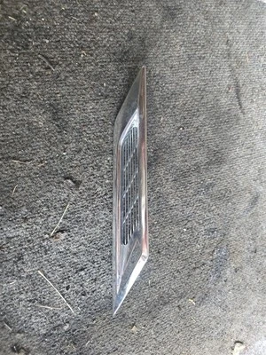 Cadillac CTS 2011-2015 adorno guardabarros delantero derecho lado pasajero 20881030 Foto 1 de 4