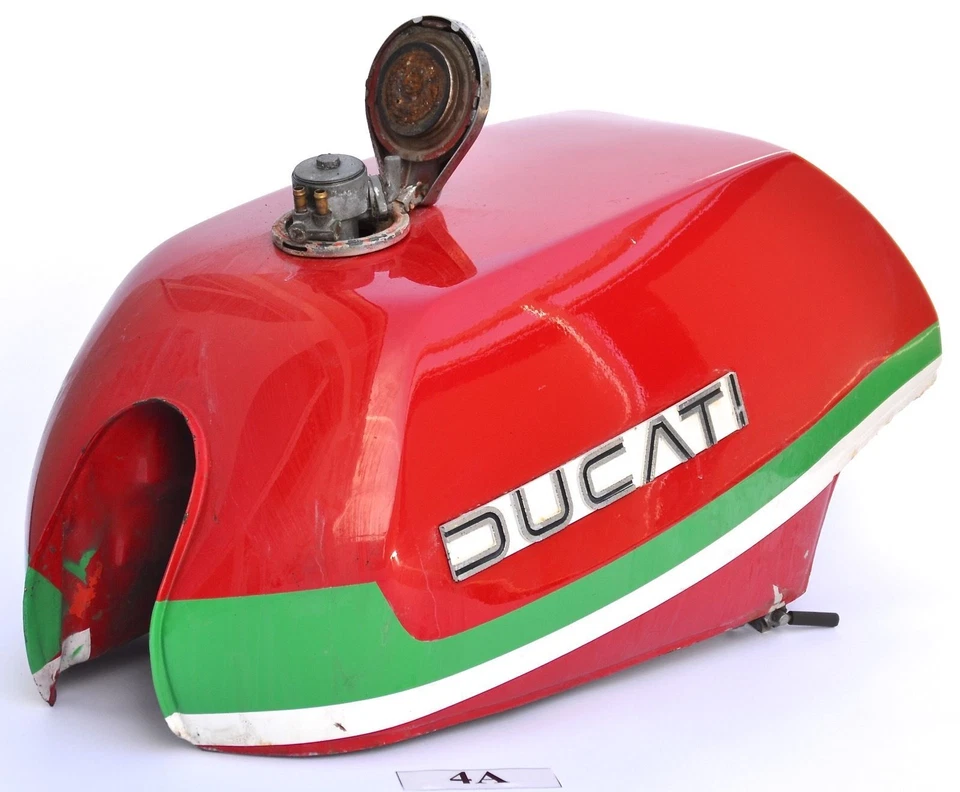 Ducati GTL 500 Twin (GTV 350) - Depósito de combustible con tapa de combustible y grifo de combustible Foto 1 de 1