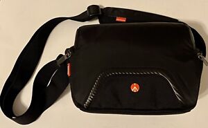Manfrotto Advanced Camera Shoulder Bag for CSC w/Rain Cover Made In Italy ￼