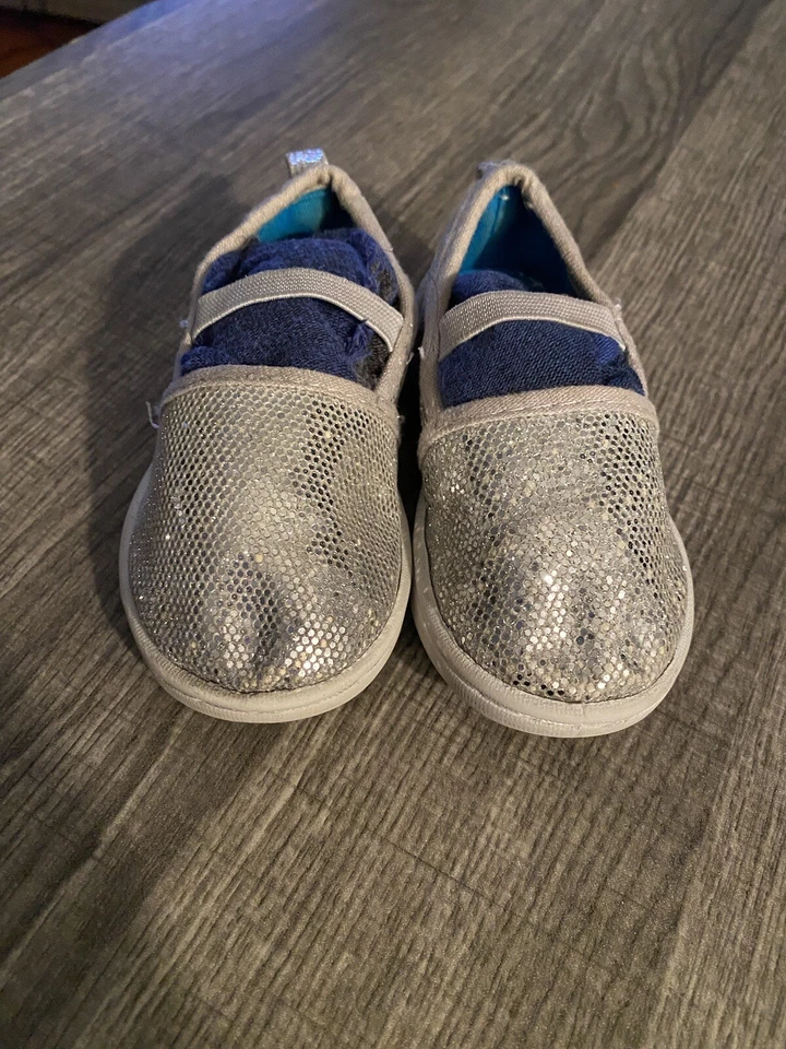Zapatos plateados Garanimals para niños pequeños talla 4 Foto 1 de 4