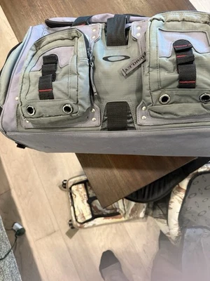 Oakley Heavy Duty Duffel 2.0 Large Holdall Sports Duffle Gym Bag  GUC - Image 1 of 4