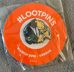 Loot Crate März 2016 - Versus Pin #LootPins Neu - Sealed - Bild 1 von 2