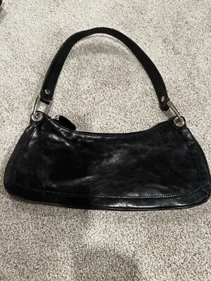 Bolso de mano negro marca Praga. Foto 1 de 4