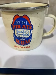 Joe's Crab Shack Metallbecher Instant Pirat nur Rum hinzufügen gesprenkelte Tasse Kaffee - Bild 1 von 4