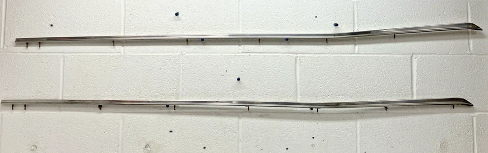 Juego de molduras basculantes diestro+izquierdo 1966 Mercury Comet/Cyclone (Bin80) usado OEM Ford 2 piezas Foto 1 de 4