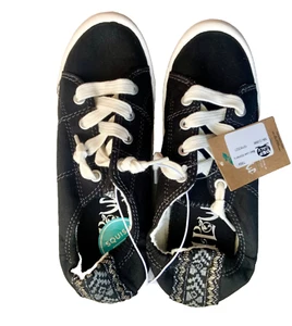 NEW WOMEN’S SIZE 5 MAD LOVE BLACK & WHITE SNEAKERS FABRIC HEEL ACCENTS LACE UP - Picture 1 of 5