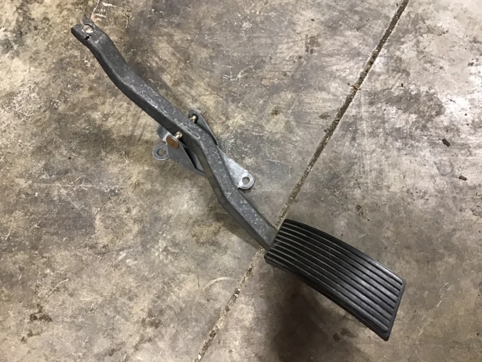 Ford Mustang 2001 01 pedal de gasolina 99-04 OEM ¡Envío gratuito! Foto 1 de 1