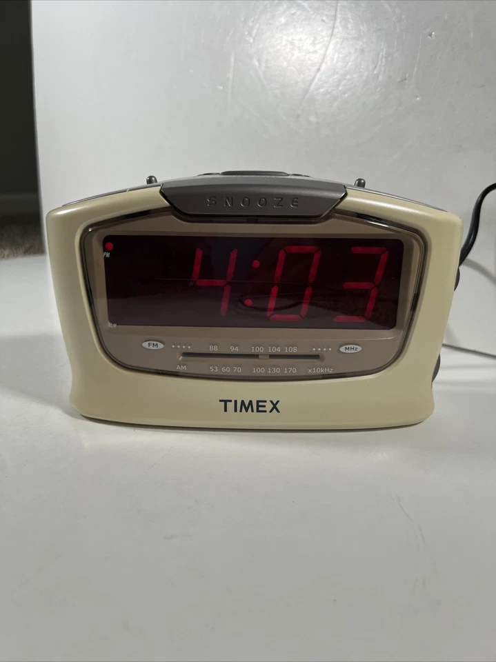 Radio Reloj Despertador Timex T254W Jumbo Pantalla Digital, AM FM Blanco Perla   Foto 1 de 4
