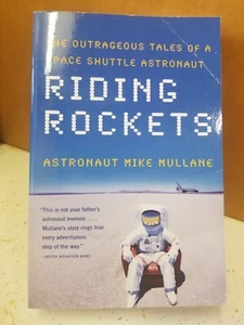 Riding Rockets by Astronaut Mike Mullane Signed 2007 Paperback - Imagen 1 de 3
