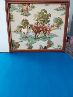 Escena de caballo de tela soplada 3D Trapunto de colección en marco de madera lista para colgar Foto 1 de 4