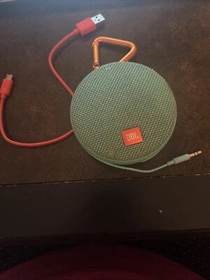 JBL Clip 2 防水便携式蓝牙扬声器(麦片)二手并可用 — 第 1/4 张图片