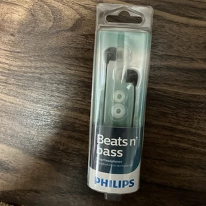 Philips Beats N’ Bass In Ear Headphones - Picture 1 of 2